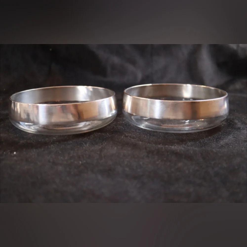 Vintage Dorothy Thorpe 2 Silver Banded Low Soup, Dessert Bowl 5.25” Diameter